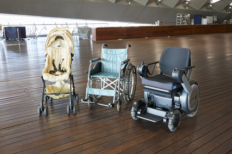 ベビーカー、車いす、電動車いす「WHILL」